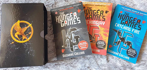 Hunger Games. Suzanne Collins. inglise keeles