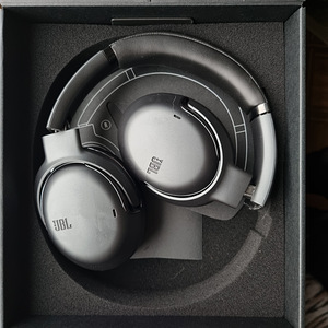 JBL Tour One (5 фото из 7)