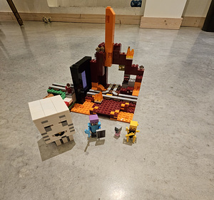 LEGO набор 21143 Minecraft The Nether Portal (2 фото из 4)