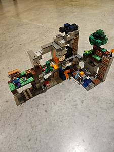 Lego набор Minecraft 21147 (2 фото из 4)