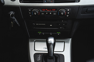 BMW 330 M-pakett (9 foto / 12)