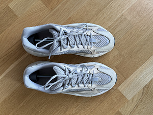 Yeezy Boost 700 V2 Cream US11 (1 фото из 5)