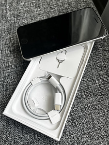iPHONE SE 2020, 64GB, VALGE (7 foto / 7)