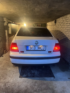 VOLKSWAGEN BORA (9 foto / 10)