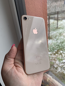 iPhone 8 64GB Rose Gold (1 foto / 10)