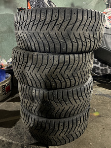 Зимние шины 225/45 R18 (1 фото из 2)