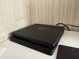 Müüa PlayStation 4 slim ja AOC monitor (2 foto / 2)