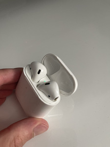 AirPods 2-го поколения (2 фото из 4)