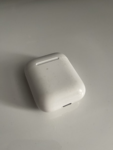 AirPods 2-го поколения (3 фото из 4)
