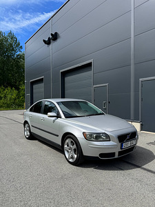 Volvo S40 2.4 125kW Автомат (1 фото из 9)