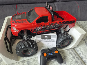 Радиоуправляемый New Bright RAM 1500 USB 2.4GHZ машина игра (2 фото из 5)