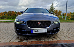 Jaguar XE 2017 (4 foto / 8)