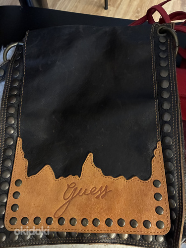 Müüa Guess crossbody kott. Mõõdud: umbes 30x24x4cm