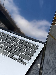 Macbook Air 2020 M1 Space Gray (7 foto / 8)