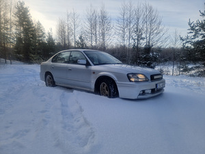 Subaru Legacy (5 фото из 10)