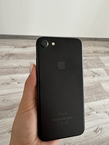iPhone 7, 32 GB. (1 foto / 2)