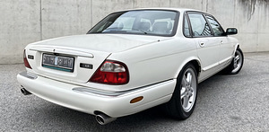 Jaguar XJR 4.0 V8 Supercharged (2 foto / 9)