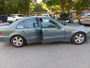 MERCEDES-BENZ E 200 KOMPRESSOR (3 foto / 7)
