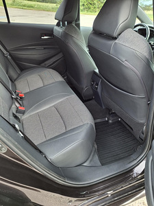 Toyota Corolla Touring Sport (10 foto / 12)