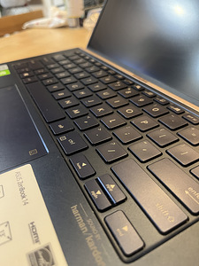 Asus ZenBook 14 UX433FLC I7 10510U 16GB DDR3 (6 foto / 10)