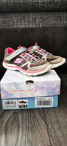 SKECHERS 31,32 TOSSUD (1 foto / 1)