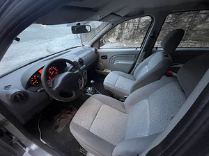 Dacia Logan (8 foto / 9)