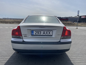 Volvo S60 (7 foto / 10)