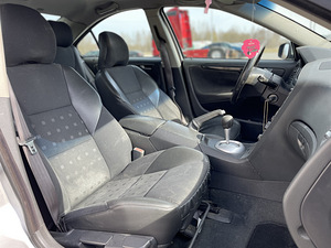 Volvo S60 (8 foto / 10)