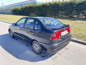 Seat Cordoba (2 foto / 7)