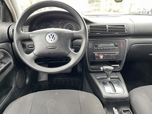 Volkswagen Passat (6 foto / 8)