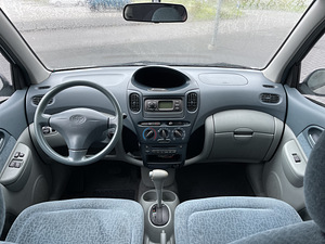 Toyota Yaris verso (7 foto / 8)