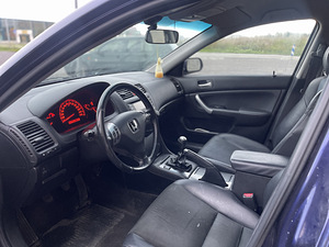 Honda Accord (4 foto / 10)
