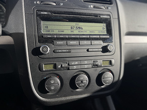 Volkswagen Golf (8 foto / 8)