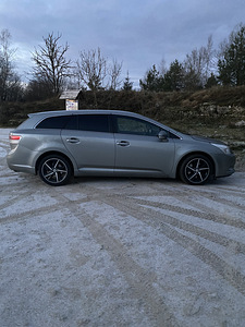 Toyota Avensis 2.2 110кВ (6 foto / 15)