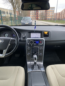 Volvo S60 City Safety 2.0 R5 D3 120kW (8 foto / 14)