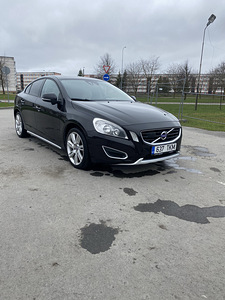 Volvo S60 City Safety 2.0 R5 D3 120kW (1 foto / 14)