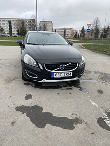 Volvo S60 City Safety 2.0 R5 D3 120kW (3 foto / 14)