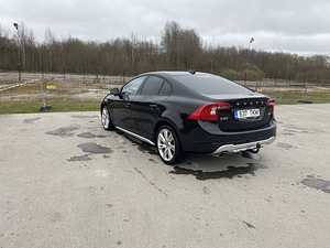 Volvo S60 City Safety 2.0 R5 D3 120kW (4 foto / 14)