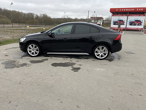 Volvo S60 City Safety 2.0 R5 D3 120kW (6 foto / 14)