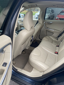 Volvo XC60 2.4 D5 120kw 2010 aasta (10 foto / 13)