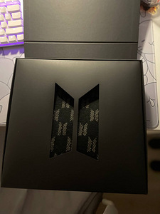BTS MERCH BOX #1 ПЛЕД И МЯГКИЙ ПЛАКАТ (4 фото из 7)