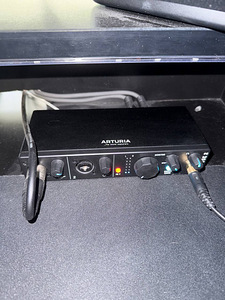 Аудиокарта/Аудиоинтерфейс Arturia Minifuse 2 Black (1 фото из 3)