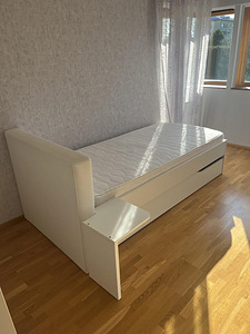 Кровать с матрасом и ящиком (2 фото из 3)