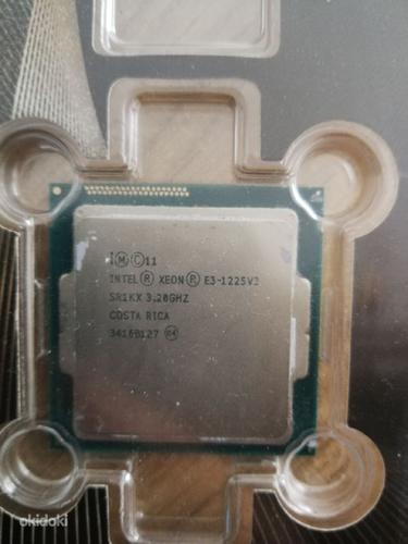 Intel® Xeon® E3-1225 v3 (фото #1)