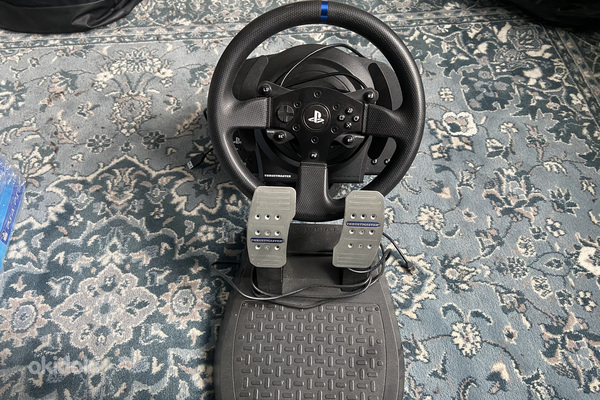 Thrustmaster T300 RS (foto #1)