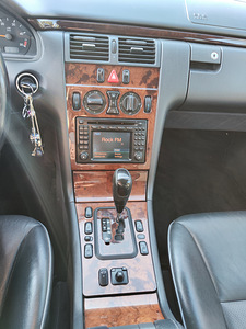Продается Mercedes Benz E220 Cdi Elegance (7 фото из 10)