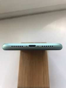 iPhone 11 64 GB Green + USB-C Lightning Apple (7 foto / 9)