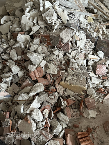 Tellised purustatud seinast (foto #1)