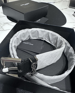 Saint Laurent (4 фото из 8)