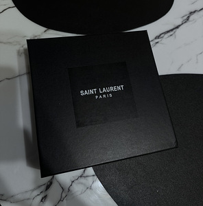 Saint Laurent (8 фото из 8)